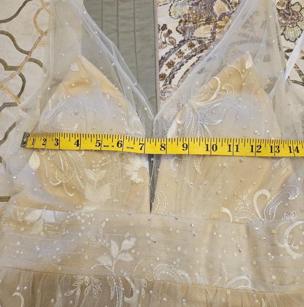 Wedding Dress & Dress Bag & Hanger - Picture 8 of 9